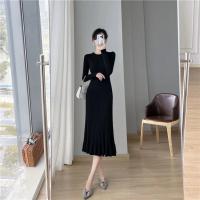 Vestido de punto de otoño e invierno para mujer, vestido largo informal de moda de Color sólido con pliegues y cuello redondo de manga larga para mujer - details 2