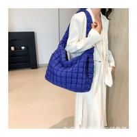 Bolso de hombro tipo bandolera con diseño de nubes plisadas para mujer, bolso de mano de gran capacidad con doble cara y doble tirón - details 42