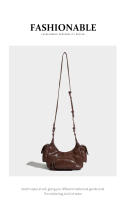 Nuevo bolso de estilo retro americano con diseño de locomotora, bolso de axila, bolso de mensajero de hombro de cuero vacuno. - details 10