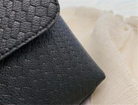 Bolso bandolera informal negro de piel sintética con solapa tipo mensajero de hombro simple para mujer - details 22