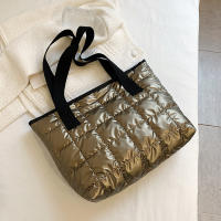 Bolso de mano de algodón con almohadilla espacial para mujer, bolsa de viaje de hombro acolchada, de gran capacidad, impermeable, a la moda, Invierno - details 25