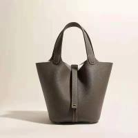 Bolso de mano a la moda para mujer, bolso Togo de gran capacidad, capa de cabeza de cuero de vaca, forma de cubo de agua, mochila de lujo de alta gama, novedad de 2024 - details 6