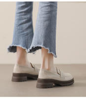 Mocasines de suela gruesa para mujer, nuevos zapatos de cuero retro de primavera 2025, zapatos de tacón grueso sin cordones con suela blanda para mujer - details 0