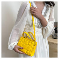 1 bolso elegante de color sólido para mujer con correa desmontable - Diseño con patrón de corazón, perfecto para regalo del Día de San Valentín, disponible en magenta, blanco, negro, verde, amarillo - details 8