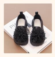 Zapatos de cuero informales para niñas, zapatos planos sin cordones para niños, mocasines de fiesta negros para la escuela, primavera y otoño, bola peluda bonita, 2025 - details 4