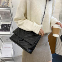 Bolso cruzado de cuero PU con hilo de bordado para mujer, bolso de cadena para hombro, bolso de mujer de marca de gran capacidad - details 12