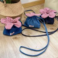 Paquete ligero de bolsillo con cordón de flores, bolsa de almacenamiento, bolso de flores de estilo coreano, bolso de hombro de mezclilla satinado a cuadros, compras - details 1