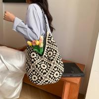 Bolso de mano tejido para mujer - Patrón geométrico blanco y negro, bolso de hombro espacioso con cierre magnético, perfecto para salidas informales y estilo de vacaciones, bolso novedoso - details 1