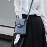 Bolso Cruzado de Cuero Genuino para Mujer Mini Monedero Elegante, Cierre con Snap, Versátil para Uso Diario y Formal, en Negro/Blanco - details 2