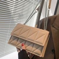 Bolso bandolera acolchado para mujer, bolso de hombro con cadena de moda, bolso de mano cuadrado minimalista y monedero. - details 0