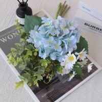 Ramo de eucalipto y hortensias artificiales de lujo, flores de hortensia elegantes y realistas, arreglo floral de plástico - details 2
