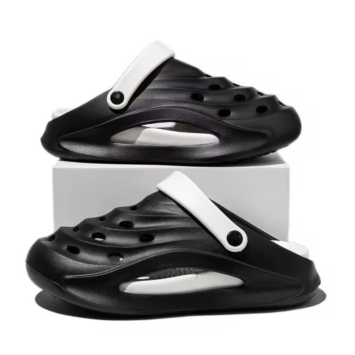 2025Nuevas zapatillas de playa para hombres de verano, cómodas, simples, deportivas, de doble uso. - 1