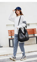 Bolso de malla vintage bolso de hombro de gran capacidad estilo punk remaches - details 7