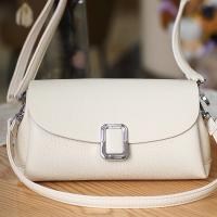 Elegante Bolso Cruzado para Mujer Negro con Herrajes Dorados Multifuncional para Uso Diario - details 2
