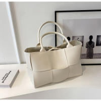 Bolso de mano para mujer, nuevo bolso de hombro premium de gran capacidad, tejido versátil para llevar debajo del brazo. - details 13