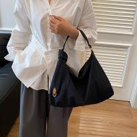 Bolso Cruzado de Nylon Ligero Versátil Accesorio de Moda con Cierre de Cremallera y Detalle de Ganchos Ideal para Comutería, Compras, Actividades al Aire Libre Monedero Pequeño con Correa Desmontable Blanco/Negro - details 7