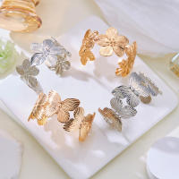 Pulsera ancha abierta de mariposa y flor hueca de acero inoxidable de alta calidad, brazaletes ajustables chapados en oro, joyería para mujer - details 1