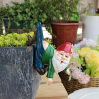 Mini estatua colgante de Gnomo divertida, escultura en miniatura de enano realista de dibujos animados, colgante de pantalones de enano de resina - details 10