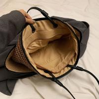 Bolso de mano de paja elegante para mujer: bolso de hombro convertible grande con cierre de cremallera y estilo minimalista beige y negro para la playa, camping, desplazamientos y viajes - details 3