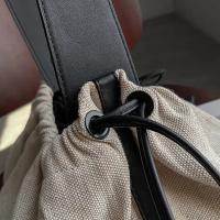 Bolso de Lienzo Minimalista 2025 Ligero, Espacioso, Cierre con Cordón, Diseño Duradero y Elegante para Uso Diario Disponible en Negro o Blanco - details 6