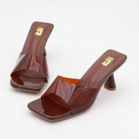 Sandalias de gran tamaño de color sólido versátiles de estilo coreano con tiras transparentes de punta cuadrada y tacones altos - details 6