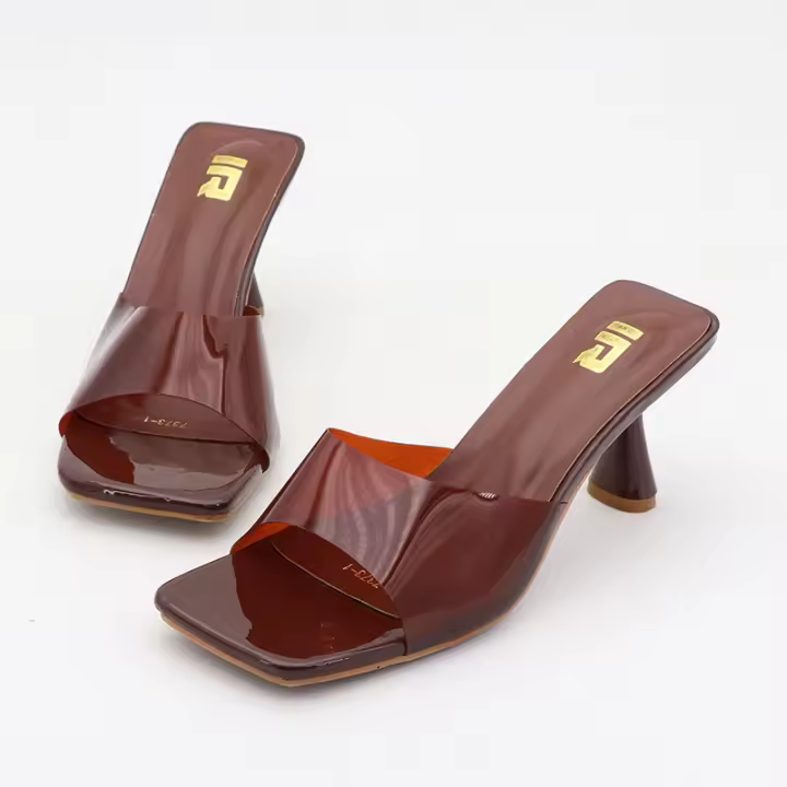 Sandalias de gran tamaño de color sólido versátiles de estilo coreano con tiras transparentes de punta cuadrada y tacones altos - 1