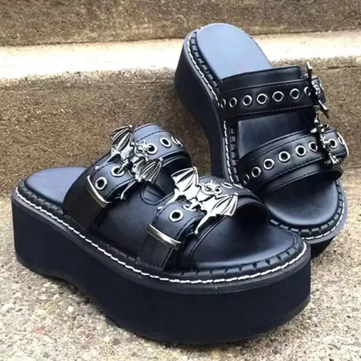 Zapatillas de plataforma con suela exterior para mujer 2025 verano nuevo punk bat hebilla de cinturón decorativo sandalias de tacón diagonal zapatos de mujer - 1