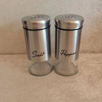 Juego de salero y pimienta multiusos, tarro de especias y sal, botella de condimentos sellada a prueba de polvo, tarro de condimentos, dispensador de especias para uso doméstico y en la cocina, 2 uds. - details 2
