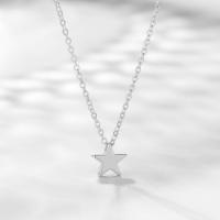 Collar de Pentagrama Plateado de Oro 18K Cadena de Clavícula de Estrella Perforada en Acero Inoxidable Versátil y Minimalista para Mujeres - details 5