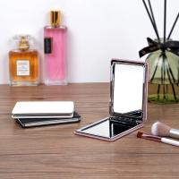 Espejo de maquillaje portátil para mujer, espejo de mano plegable de doble cara para cosméticos, cuero Pu, pequeño y compacto, r - details 4