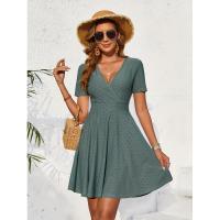 Vestido corto de mujer con cuello cruzado hueco bordado de punto nuevo 2025, cintura elástica, línea A, manga corta. - details 7