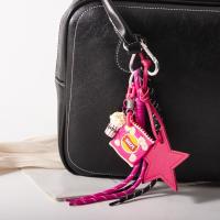 LLavero de palomitas de maíz y patatas fritas en forma de estrella, colgante de bolsa de cuerda trenzada hecha a mano de PU, llavero de estrella de cuero tejido a mano de estilo coreano - details 5