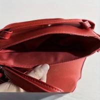 Bolso bandolera ajustable para mujer - Poliéster duradero de color rojo vibrante, compartimento espacioso para teléfono, lápiz labial y documento de identidad - Elegante y funcional para el desplazamiento diario, compras, trabajo - details 2