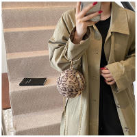 Bolso cruzado con estampado de leopardo para mujer, bolsa pequeña y redonda con cadena, a la moda, novedad de 2024 - details 13