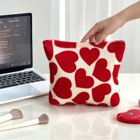 Bolsa de maquillaje con diseño de amor de gran capacidad, bolsa de cosméticos con forma de corazón de pana con cremallera, bolsa de almacenamiento de artículos de tocador de regalo encantador para mujer - details 10