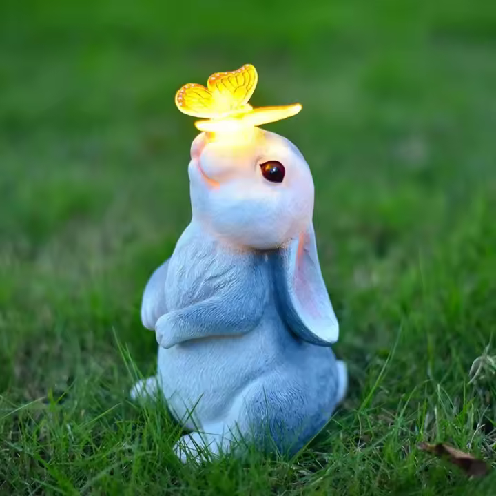 Estatuas Conejos para Jardín con Luz Solar LED, Decoración Exterior para Terraza/Césped/Balcón, Incluye Suculentas Artificiales, Autonomía 6 Horas, Regalo Original para Madres/San Valentín/Navidad - 1