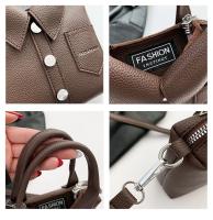 Nueva camisa versátil de moda 2025 con diseño de lichi para mujer, bolso de diseño simple con un solo hombro para mujer - details 9