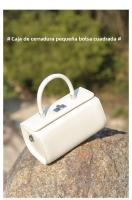 Bandolera de cuero de vaca portátil pequeña bolsa cuadrada para mujer - details 0