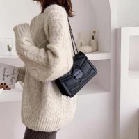 Bolso de hombro Retro con cadena y remaches para mujer, bandolera cuadrada pequeña a la moda de cuero PU con tapa, bolso de diseñador - details 3