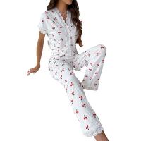 Conjunto de dos piezas de pijama con top y pantalones con ribete de encaje y estampado de cerezas para mujer, conjunto informal y cómodo de manga corta y pantalones, ropa de dormir para todas las estaciones, pijamas para mujer, conjunto de salón para muje - details 0