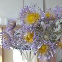 Flor de cojín Artificial de 63cm, tacto Real, garra de cangrejo de 3 cabezas, flor de crisantemo hecha a mano, flores falsas realistas para sala de estar - details 22