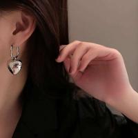 Pendientes con colgantes simples y modernos en forma de corazón para mujer, regalos navideños, pendientes retro de lujo de plata, góticos - details 0