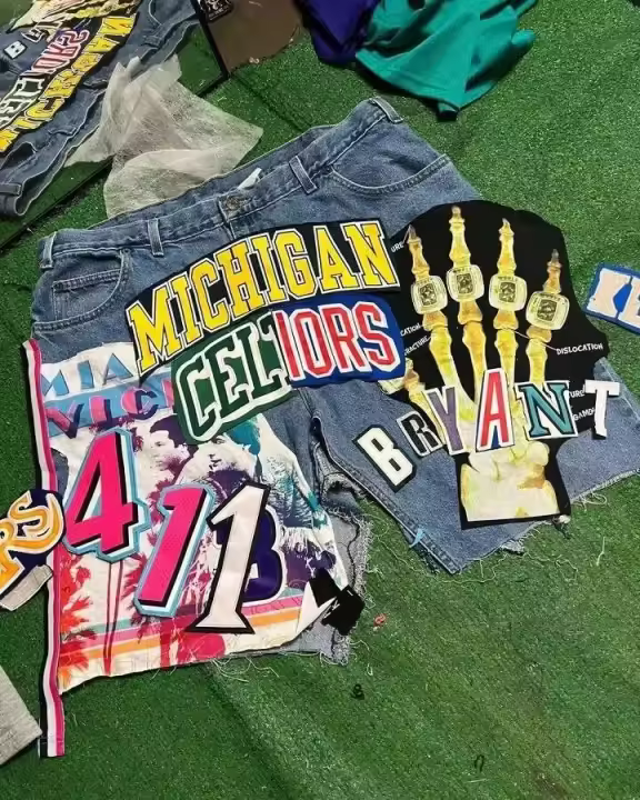 Jeans Retro Azules con Bordado de Patrón de Dibujos Animados Pantalones Cortos Casuales para Hombres Moda Deportiva - 1