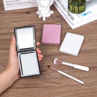 Espejo de maquillaje portátil para mujer, espejo de mano plegable de doble cara para cosméticos, cuero Pu, pequeño y compacto, r - details 1