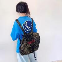 Mochila de lona con estampado de leopardo de gran capacidad con diseño inspirado en mezclilla, correas ajustables - Elegante bolso de viaje y estudiante con gráfico "TAKE EAST", mochila de viaje - details 2