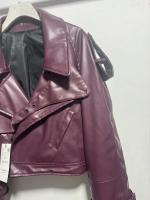 Chaqueta recortada de estilo europeo, chaqueta de cuero genuino roja para espectáculos y desfiles, novedad de 2025 - details 6