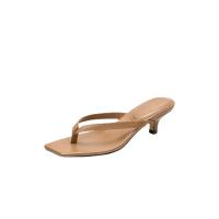 Sandalias de punta cuadrada con clip para mujer, verano 2024, nuevas chanclas de tacón alto, talla grande, tacón delgado, pantuflas de cuero para mujer para exteriores - details 2