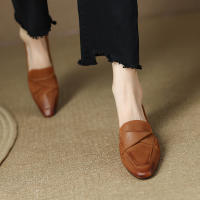 Zapatos pequeños de punta cuadrada estilo francés para mujer, tacón bajo, tacón grueso, zapatos pequeños de cuero - details 0