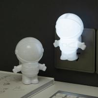 Luz LED Nocturna de Astronauta Mesita de Noche Lámpara para Dormir Enchufe Estadounidense - details 2