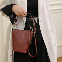 Bolso mujer 2025 nuevo bolso de hombro retro para mujer bolso de mensajero portátil - details 7